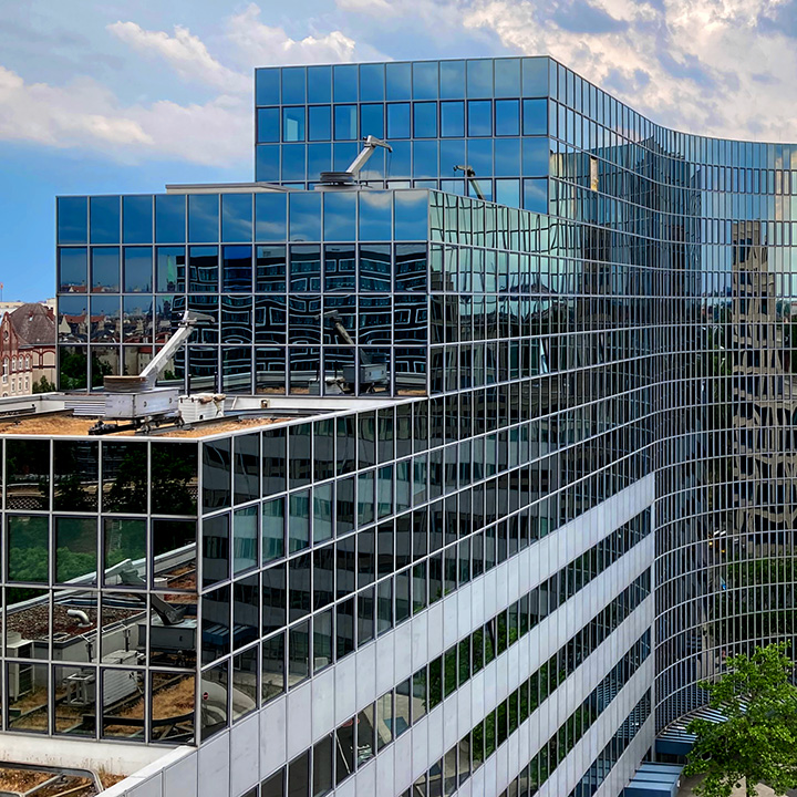 Unternehmensstandort von Capital Bay am Berliner Sachsendamm, modernes Bürogebäude in zentraler Lage